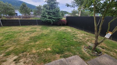 Building Photo - 3-Bedroom 1 1/2 bathroom duplex in Lowell