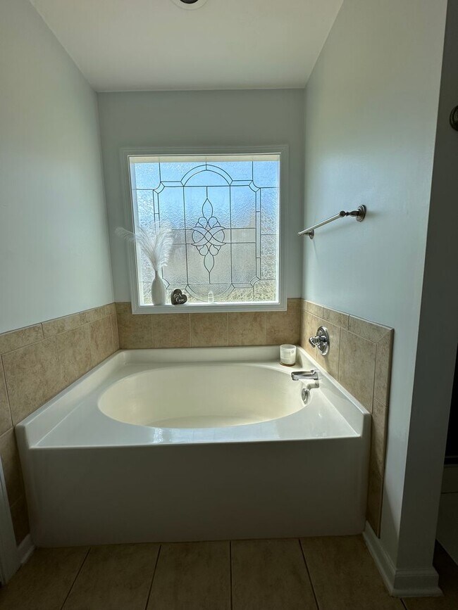 Building Photo - NEW LISTING!!!! Dont Miss Out