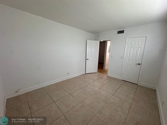 Building Photo - 3007 N Andrews Ave