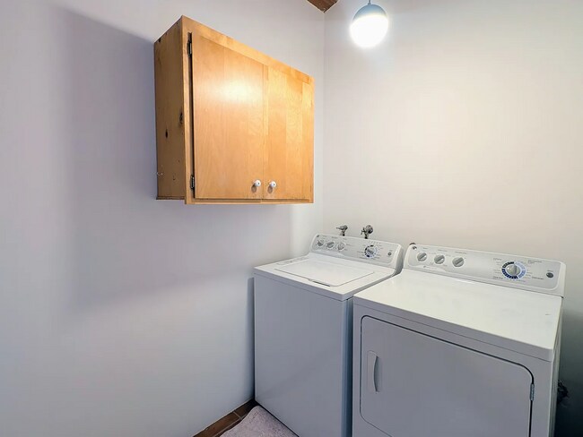 Building Photo - 128 Bothin Rd