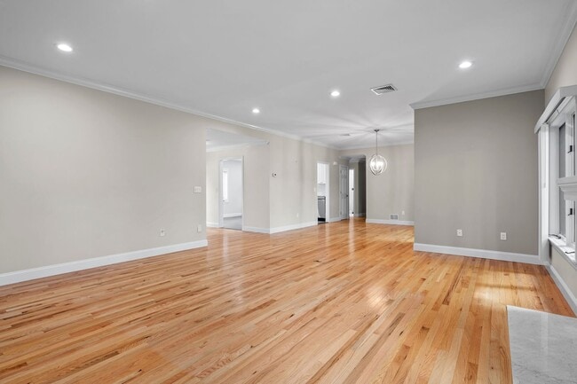 Building Photo - 802 Heritage Hls