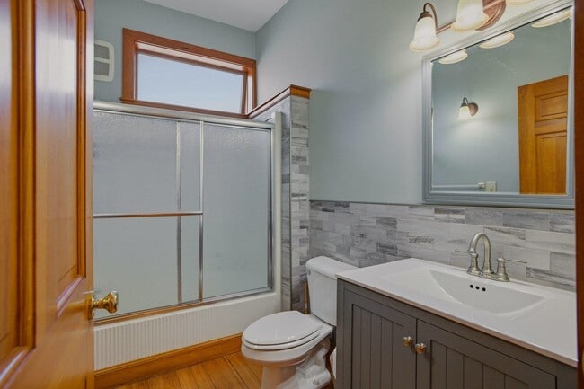 Building Photo - 5 Commercial Alley