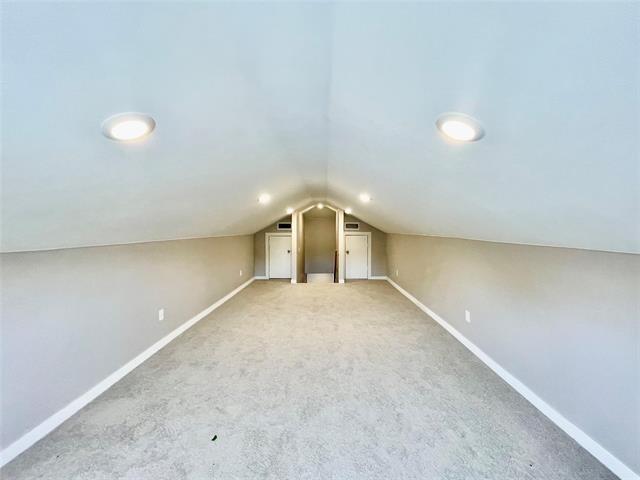 Building Photo - 714 N Beacon St