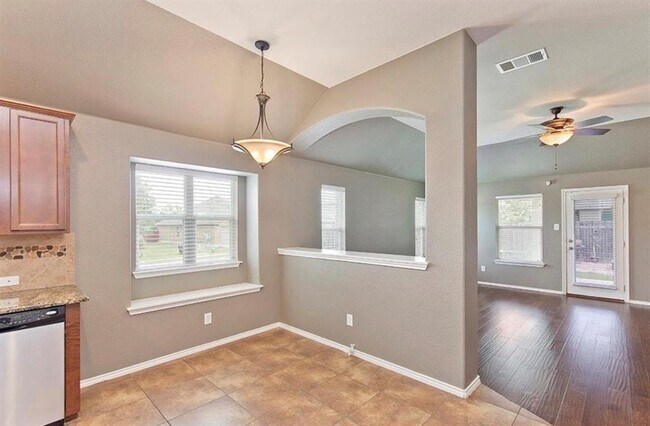 Building Photo - 1052 Hot Spring Valley