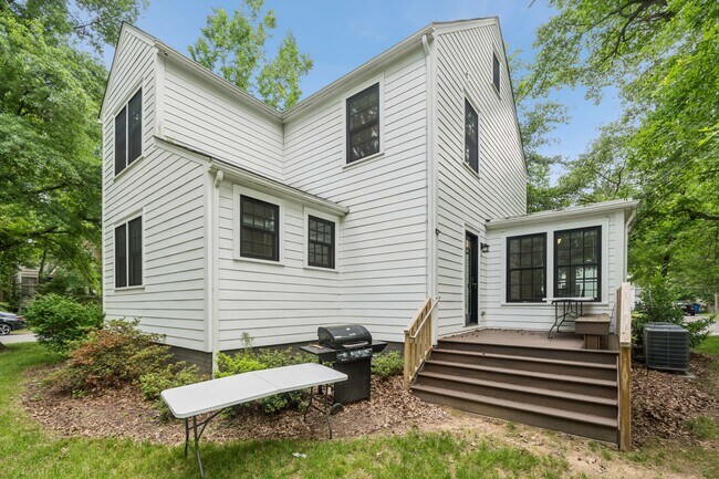 Building Photo - 7209 Dartmouth Ave