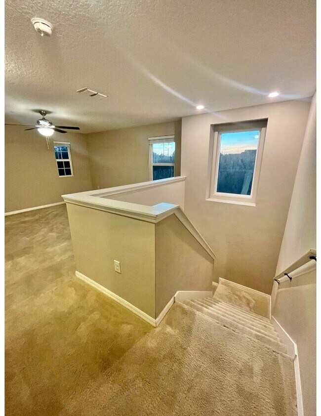 Building Photo - 5170 NW Pine Trail Cir