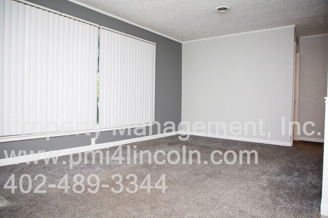 Building Photo - 2 Bedroom and 1 Bathroom Home Available For Rent!