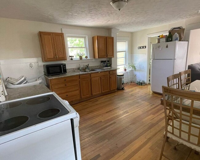 Primary Photo - 18 Cedar St