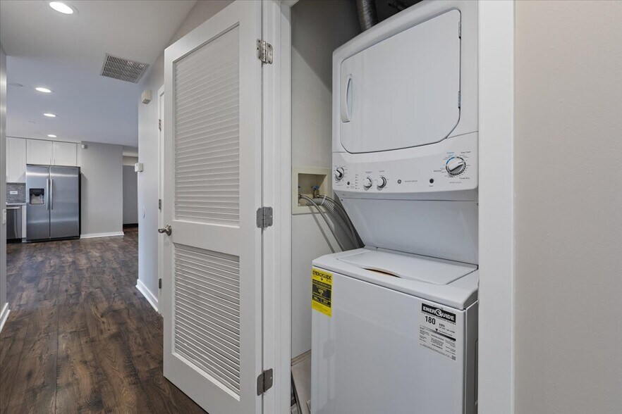 Building Photo - 222 S Racine Ave