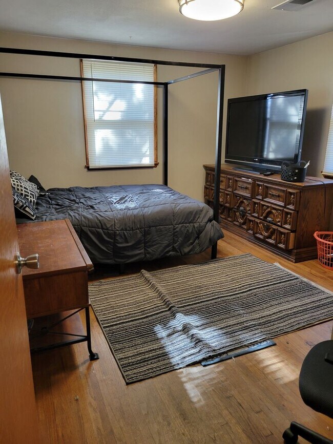 Building Photo - Single Family Home