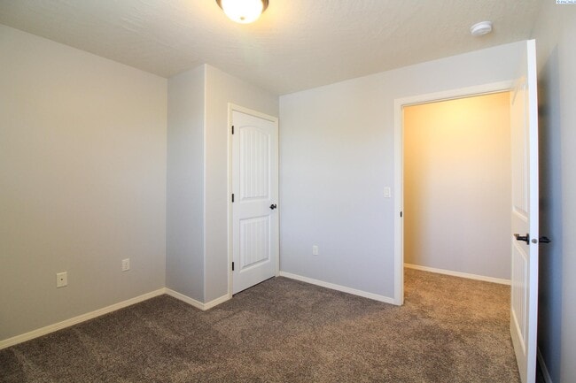 Building Photo - 3 Bed/2.5 Bath Kennewick Townhouse