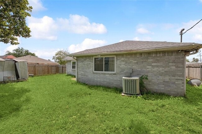 Building Photo - 2600 Cambridge Dr