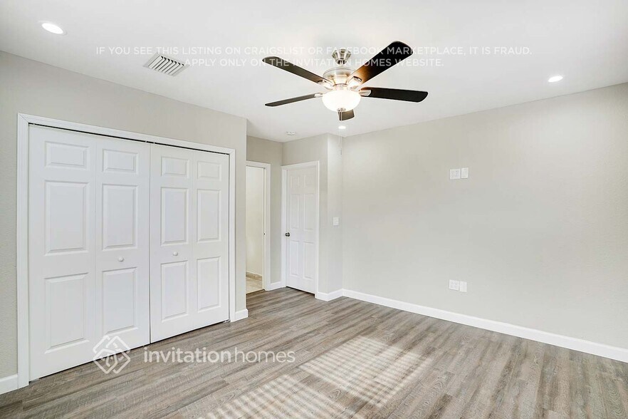 Building Photo - 318 W 17th St