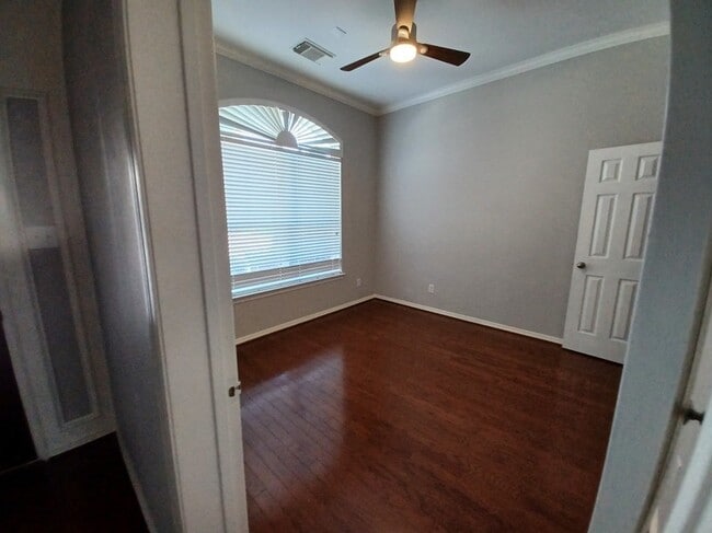 Building Photo - 13401 Indigo Sands Dr