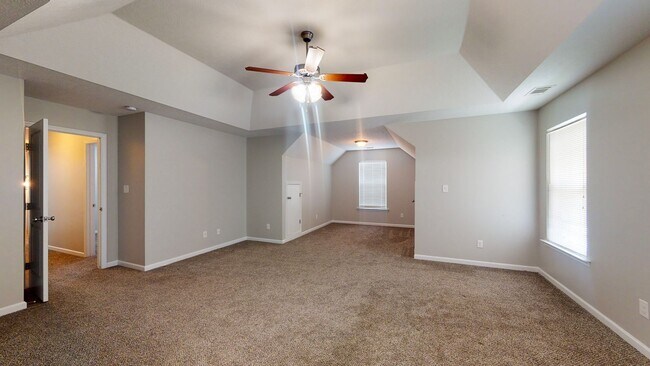 Building Photo - 4004 Ellington Dr