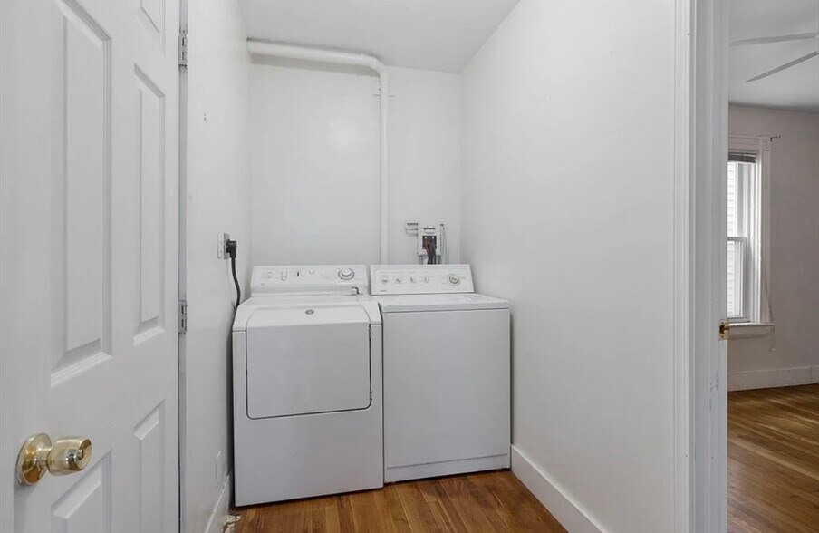 Building Photo - 21 Florence St