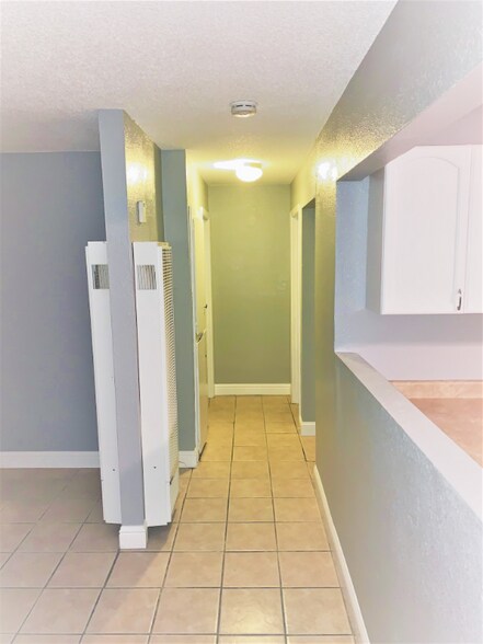 Building Photo - 1050 Grand Ave