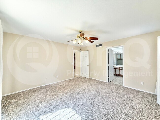 Building Photo - 1150 W Lark Dr