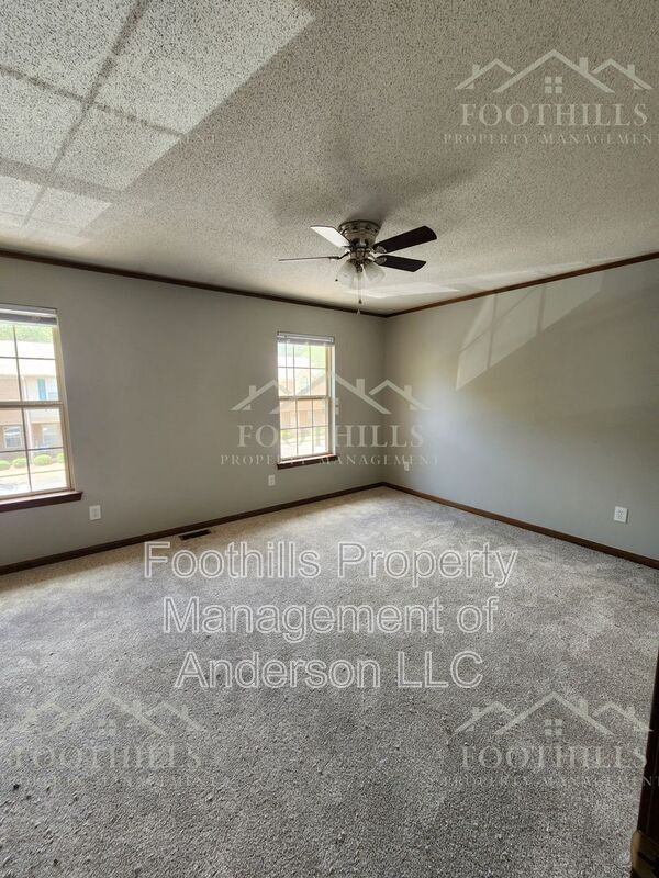 Building Photo - 413 Nelson Dr