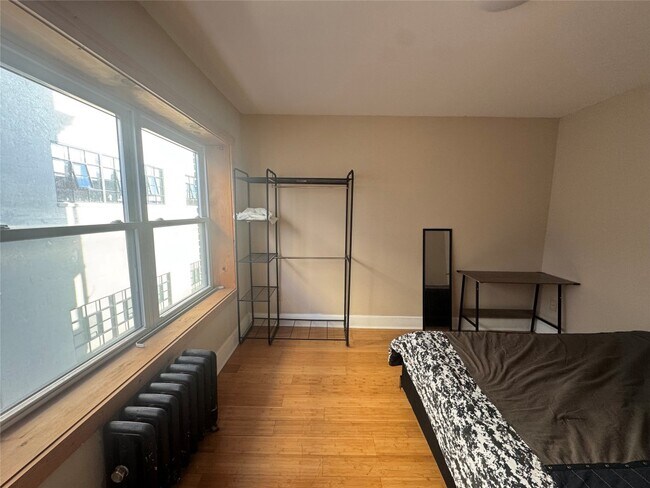 Building Photo - 198 Court St