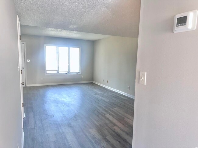 Building Photo - 401 Garden Dr
