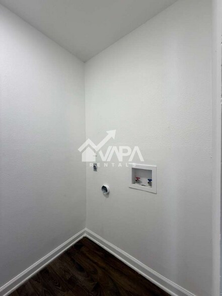 Building Photo - 7119 Westlyn Dr