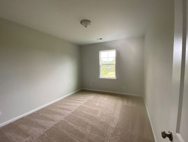 Building Photo - 139 Danbury Ct