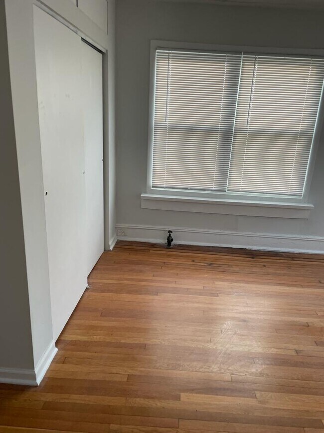 Building Photo - 337 3rd St