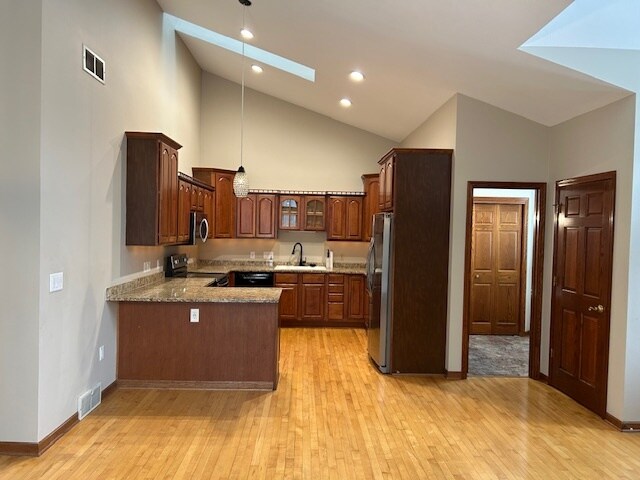 Large Kitchen w/SS Appliances - 19155 Hi View Dr