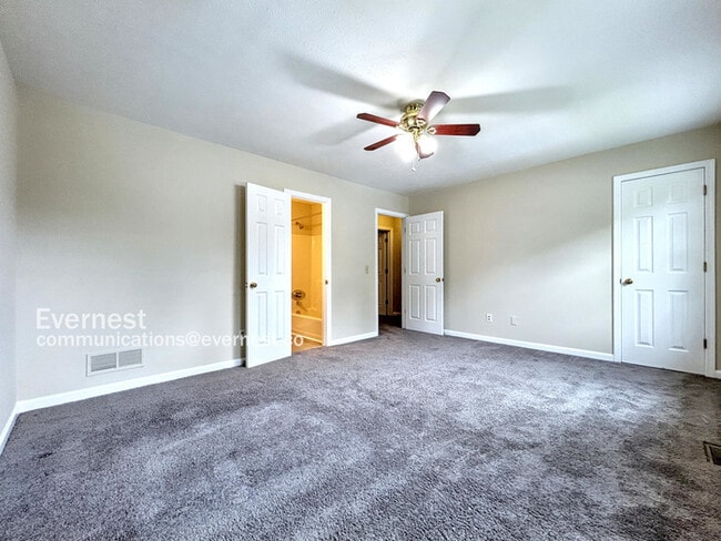 Building Photo - 1461 Springleaf Cir SE