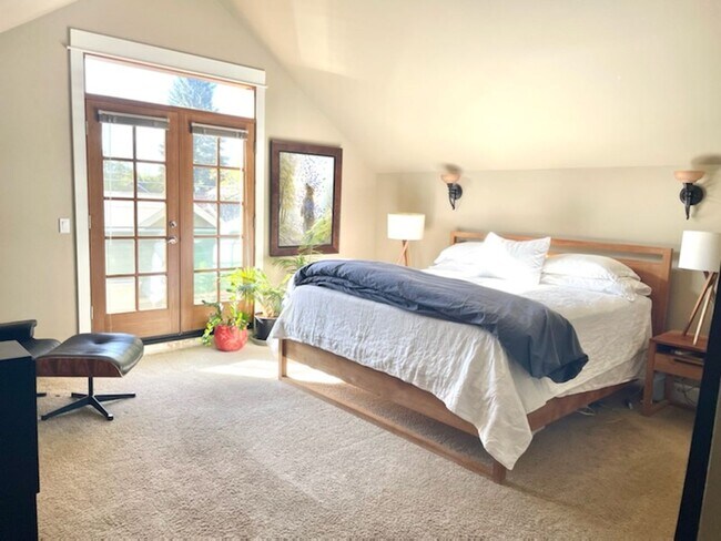 Building Photo - 535 NW Florida Ave