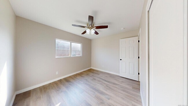 Building Photo - 145 S Willow Way