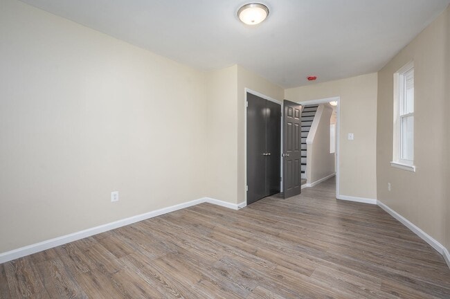 Building Photo - Beautifully renovated single family home