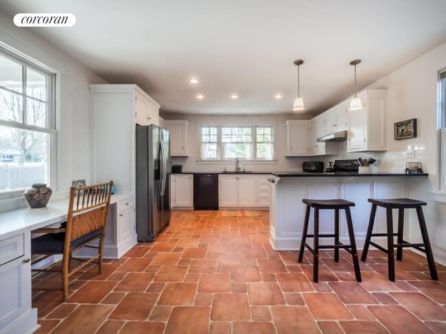 Building Photo - 24 Dale St