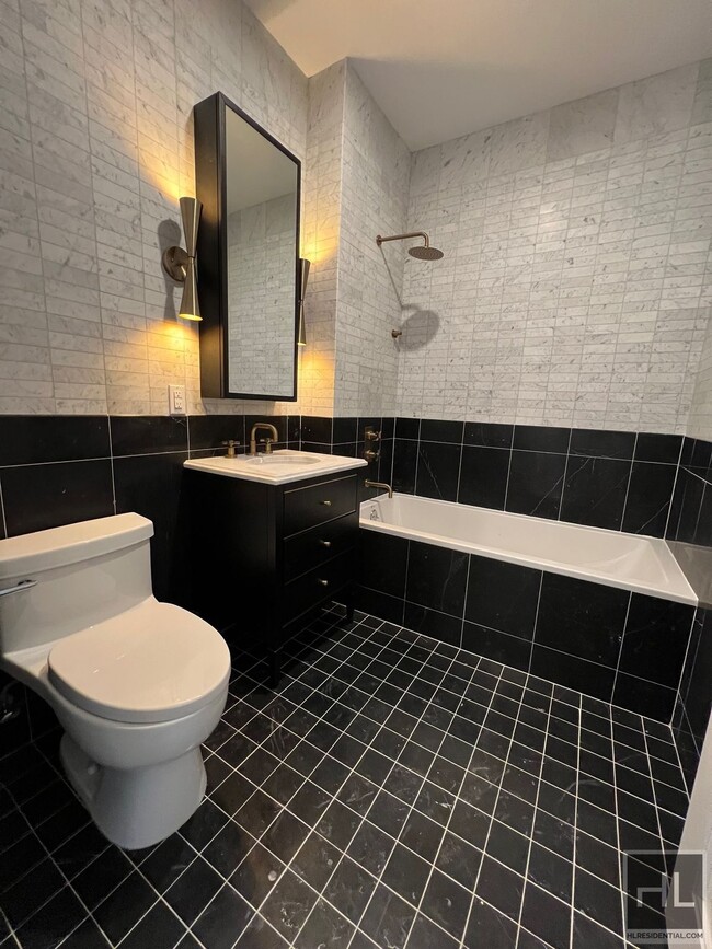 Building Photo - Luxurious 1 bedroom/1 Bathroom apt w/ huge...