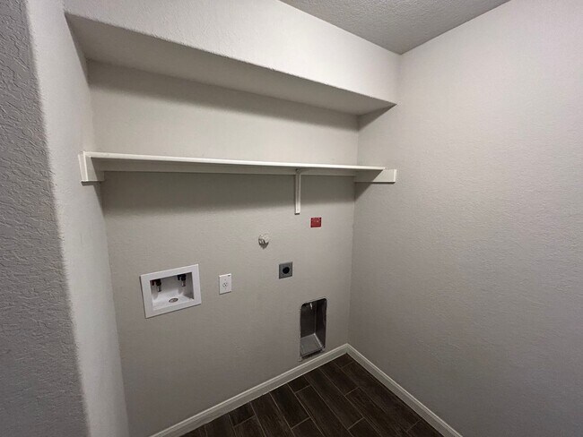 Building Photo - 3/2/2 in Avery Park / Fridge Included  / W...