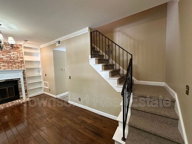 Building Photo - 204 Woodside Ave