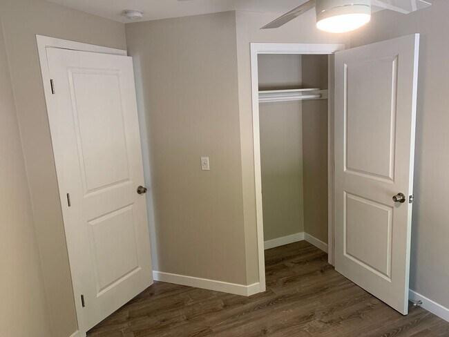 Building Photo - Nice 3 bedroom unit with Pool!  (Lease out, pending signatures. Check back in a few days!)