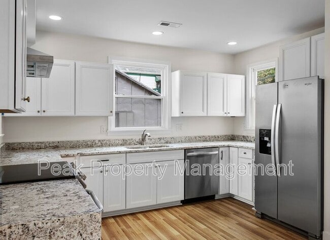 Building Photo - 2616 Redwood Ave