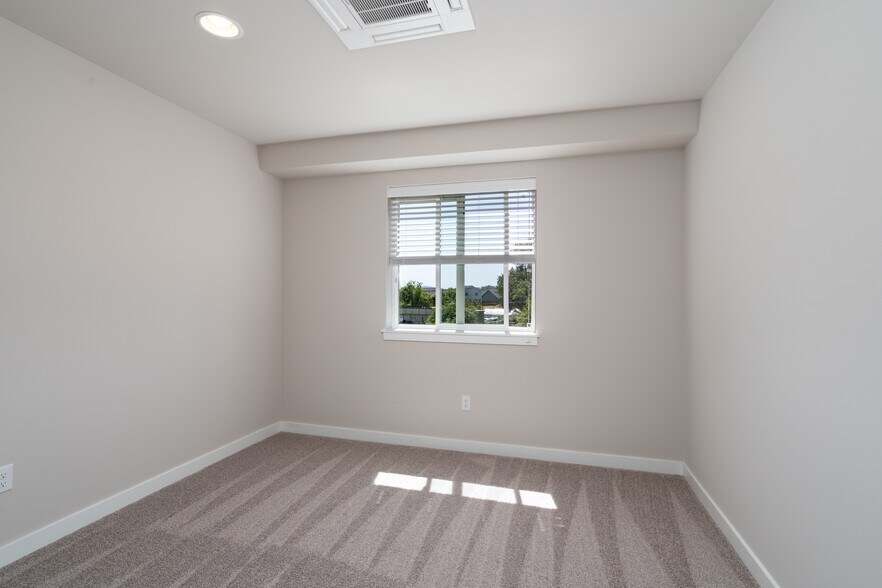 Building Photo - 604 F and S Grade Rd