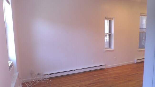 Building Photo - 11 Follen St