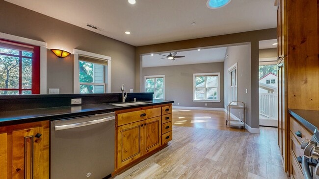 Building Photo - Serene 1 bedroom 1 bath Calistoga Home adj...