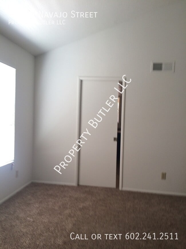 Building Photo - 4795 E Navajo St