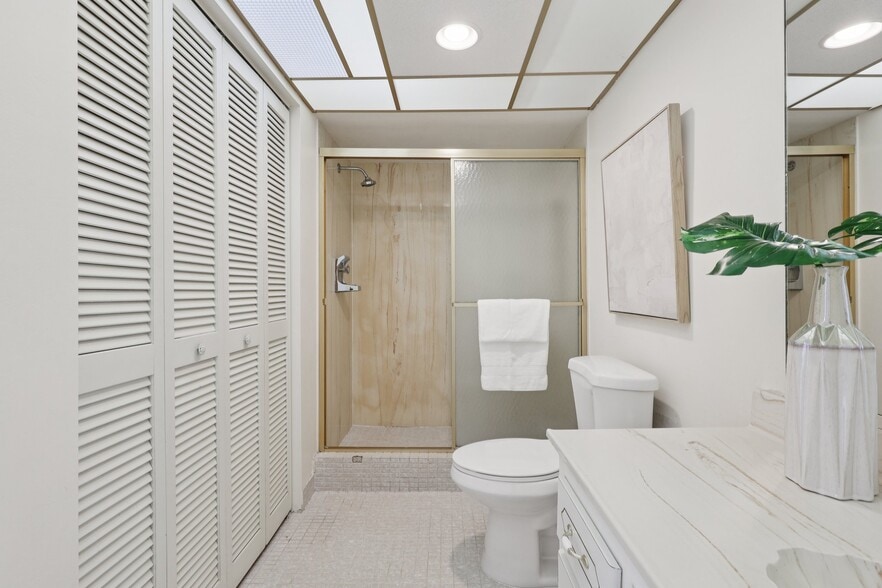 Building Photo - 2701 N Ocean Blvd