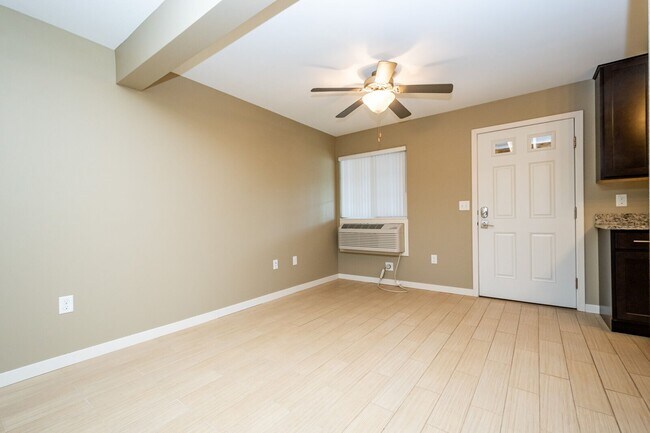 Building Photo - 201 6th St