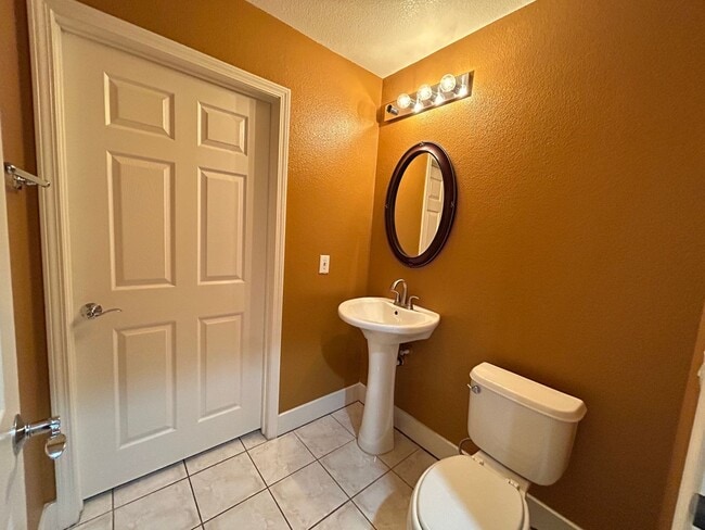 Building Photo - 1-Bedroom 1-Bathroom Silverado Ranch Condo!