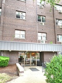 Building Photo - 4600 N Cumberland Ave