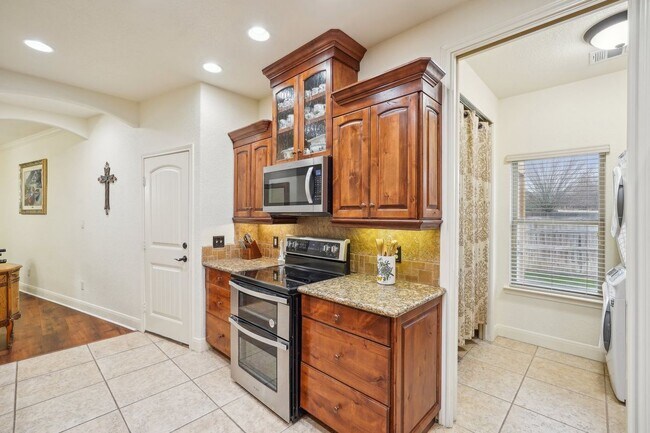 Building Photo - 2622 Fairwood Dr