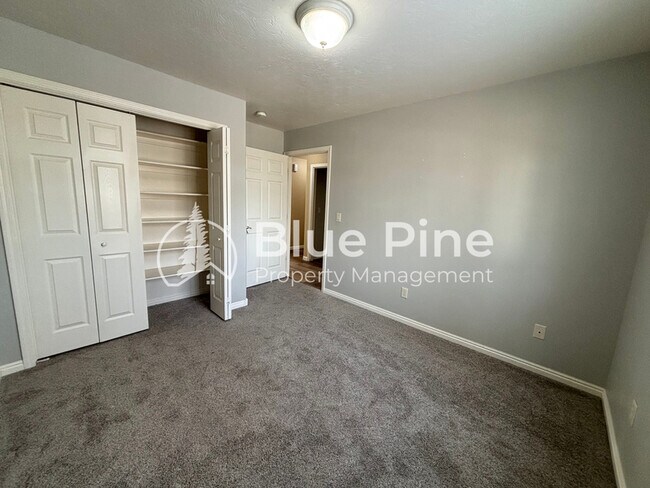 Building Photo - 3736 Ellendale Cir