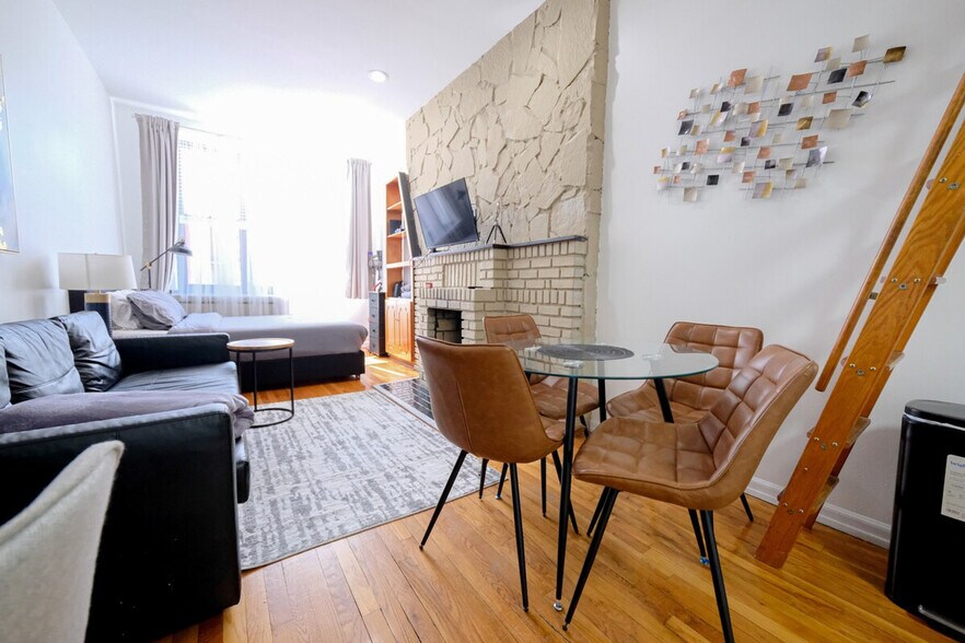 Building Photo - 32 W 86th St